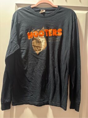 Vintage Hooters Long Sleeve Souvenir Shirt - Merritt Island